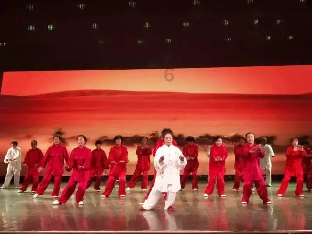 解题蜗牛,春天的小雨滴滴滴,里面的高兴的哗啦哗啦哗啦哗啦你推我挤是什么修辞手法?问答平台